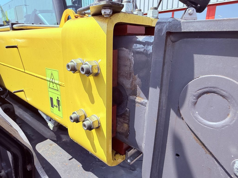 Teleskopski upravljač New Holland TH7.42 Telehandler: slika 14 Teleskopski upravljač New Holland TH7.42 Telehandler: slika 14