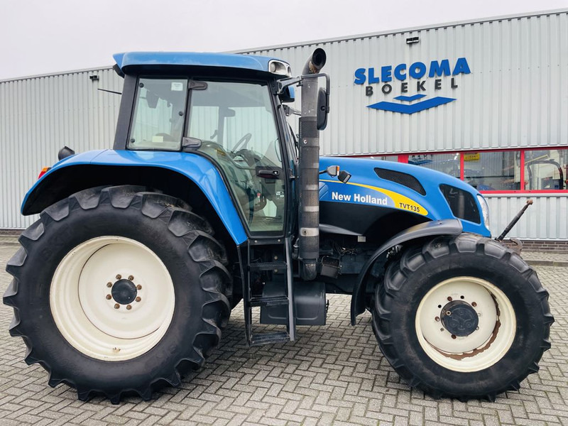 New Holland TVT 135 Transmissie CVT fronthef pto - Traktor: slika 5 New Holland TVT 135 Transmissie CVT fronthef pto - Traktor: slika 5
