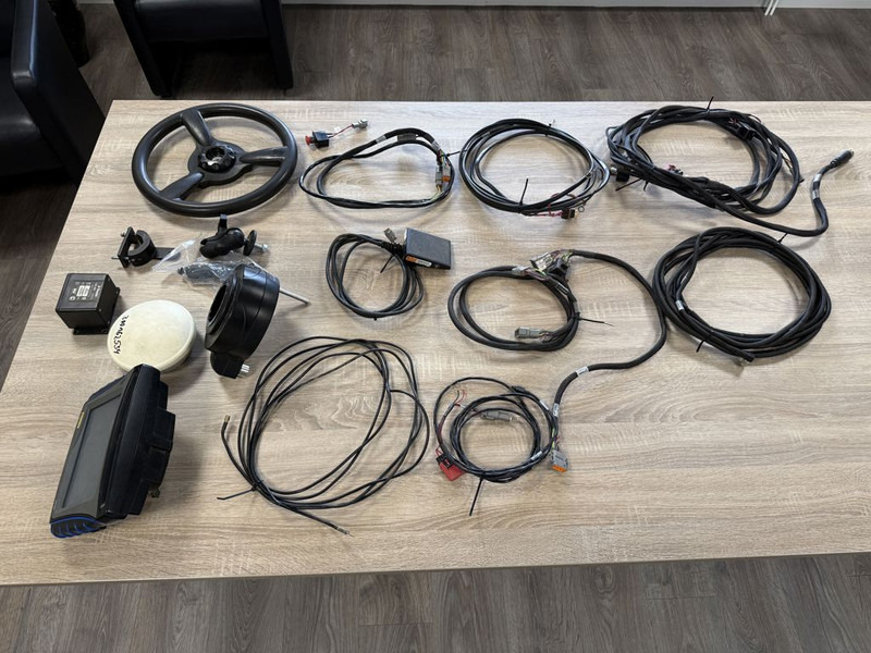 Trimble GFX-750 / New Holland FM-750 GPS - Rezervni deo za Kamion: slika 4 Trimble GFX-750 / New Holland FM-750 GPS - Rezervni deo za Kamion: slika 4