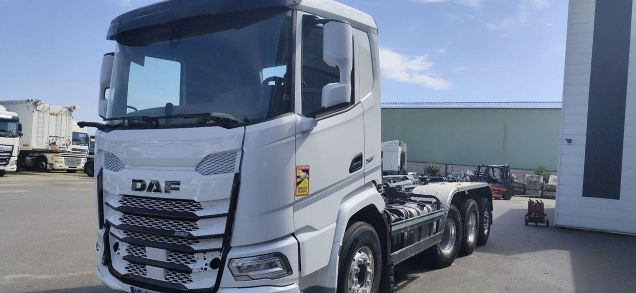 DAF XF 530 - Kamion sa hidrauličnom kukom: slika 1 DAF XF 530 - Kamion sa hidrauličnom kukom: slika 1