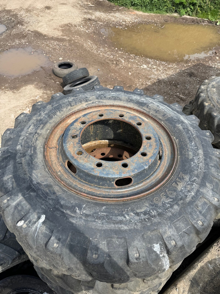 10.00X20 Tyres and Rims - Шины и диски: slika 1 10.00X20 Tyres and Rims - Шины и диски: slika 1