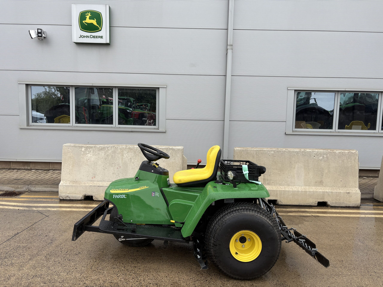 John Deere 1200A Bunker Bike - Baštenska kosačica: slika 1 John Deere 1200A Bunker Bike - Baštenska kosačica: slika 1