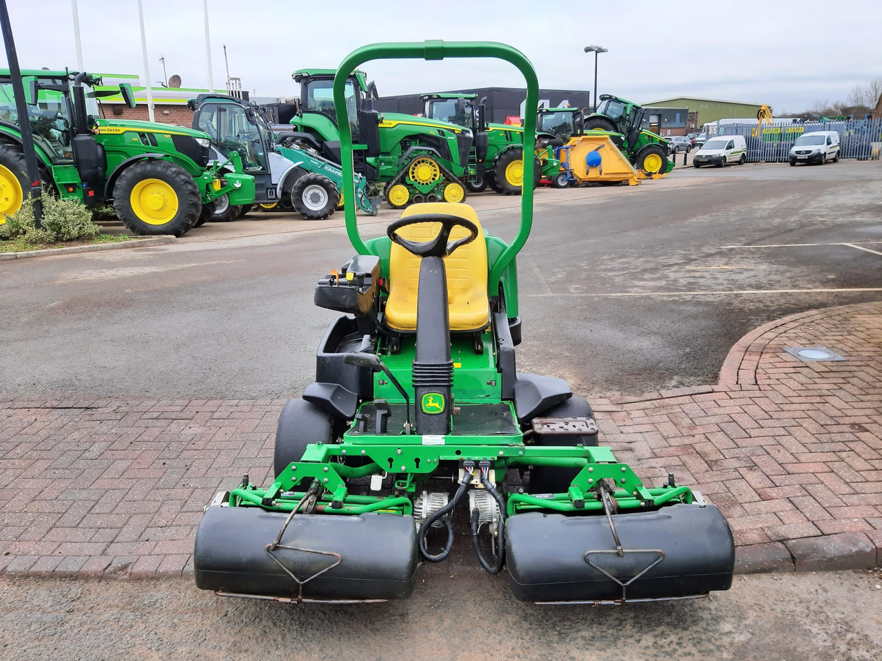 John Deere 2500E greens triple mower - Baštenska kosačica: slika 4 John Deere 2500E greens triple mower - Baštenska kosačica: slika 4