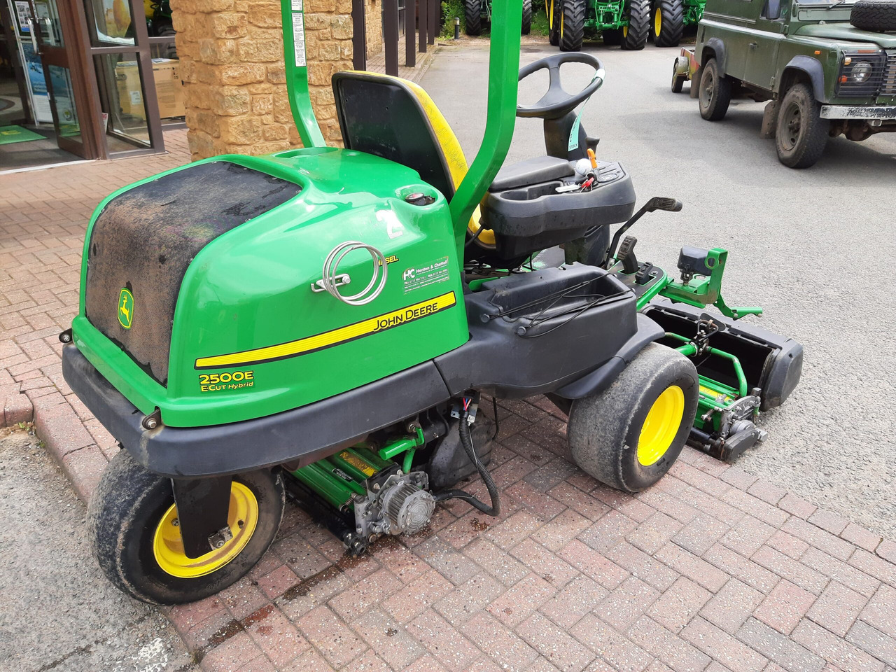 John Deere 2500E greens triple mower - Baštenska kosačica: slika 4 John Deere 2500E greens triple mower - Baštenska kosačica: slika 4