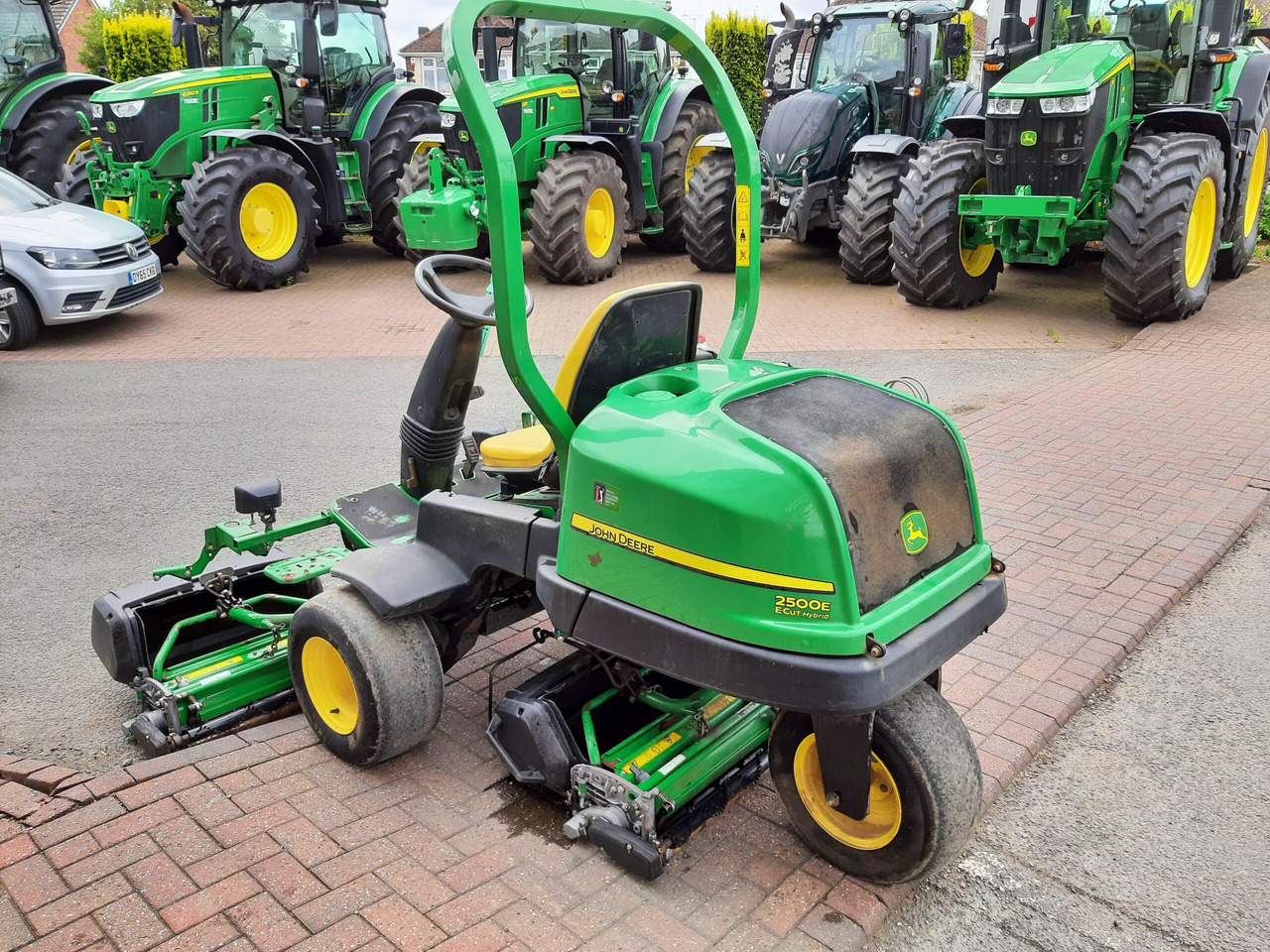 John Deere 2500E greens triple mower - Baštenska kosačica: slika 5 John Deere 2500E greens triple mower - Baštenska kosačica: slika 5