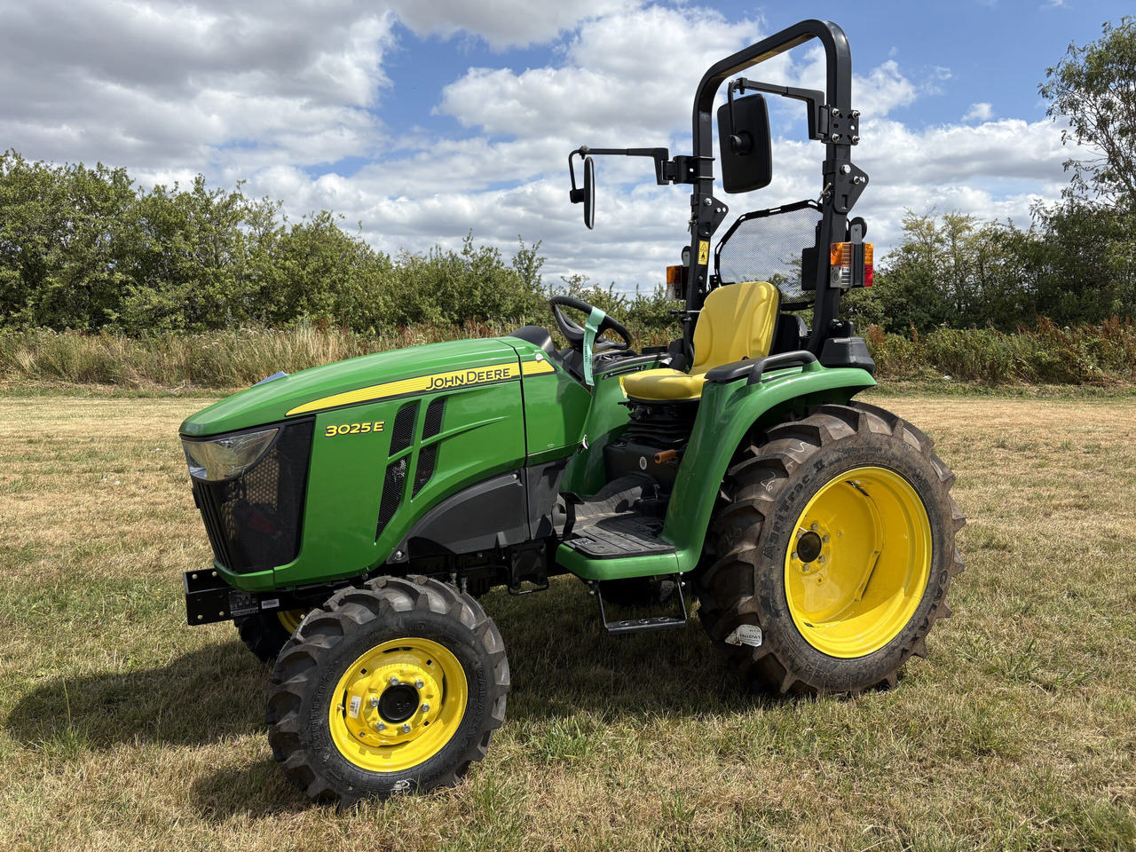 John Deere 3025E Compact Tractor - Mali traktor: slika 1 John Deere 3025E Compact Tractor - Mali traktor: slika 1