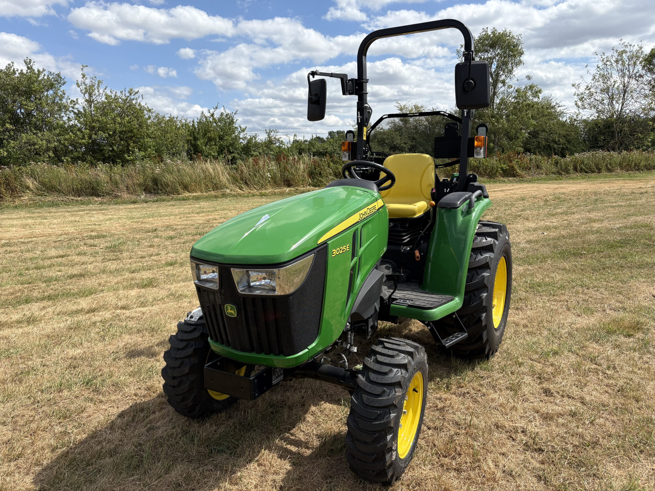 John Deere 3025E Compact Tractor - Mali traktor: slika 4 John Deere 3025E Compact Tractor - Mali traktor: slika 4