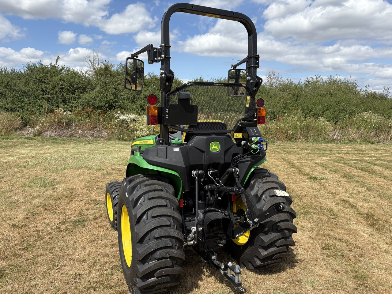 John Deere 3025E Compact Tractor - Mali traktor: slika 2 John Deere 3025E Compact Tractor - Mali traktor: slika 2