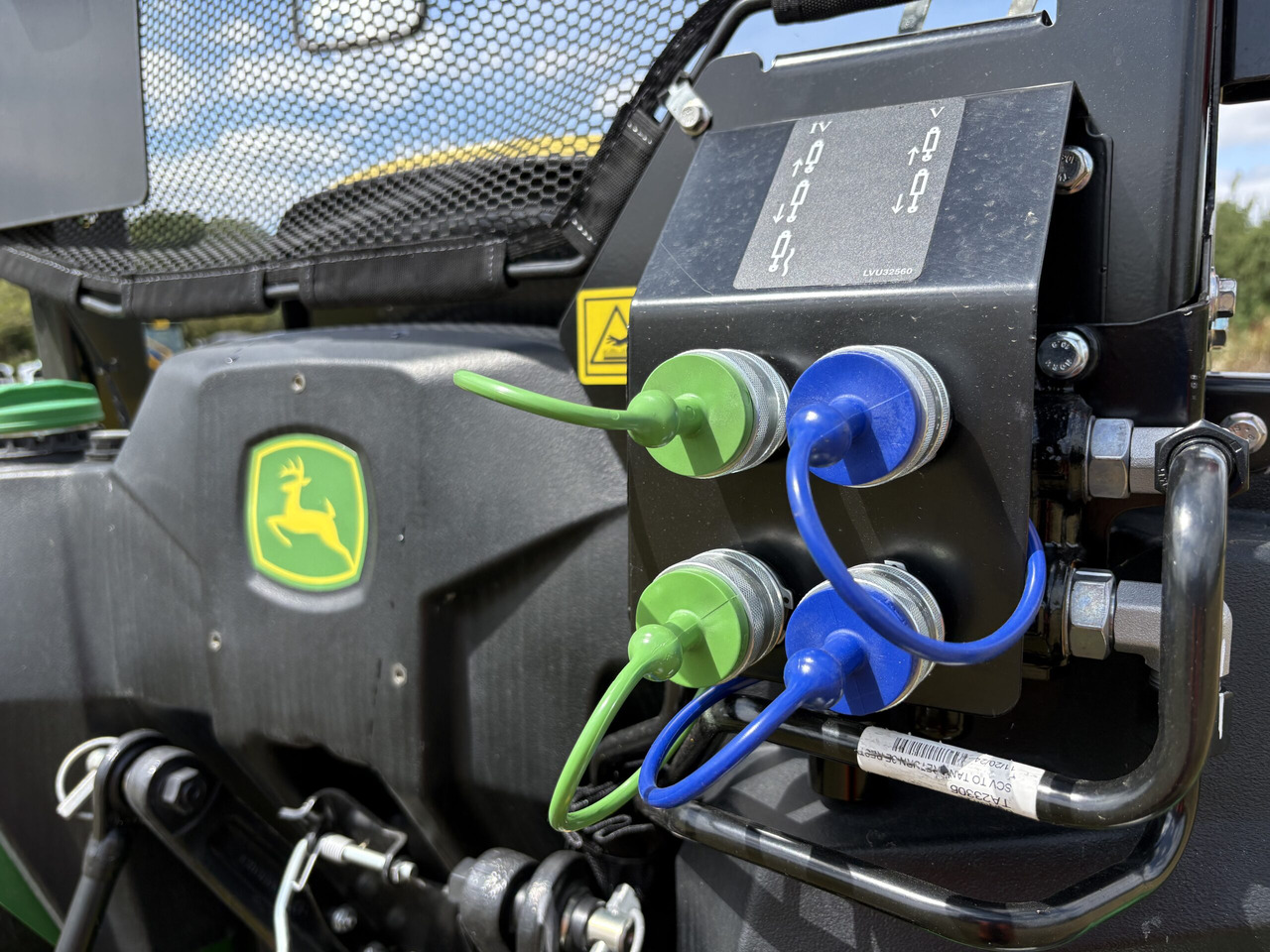 John Deere 3025E Compact Tractor - Mali traktor: slika 5 John Deere 3025E Compact Tractor - Mali traktor: slika 5