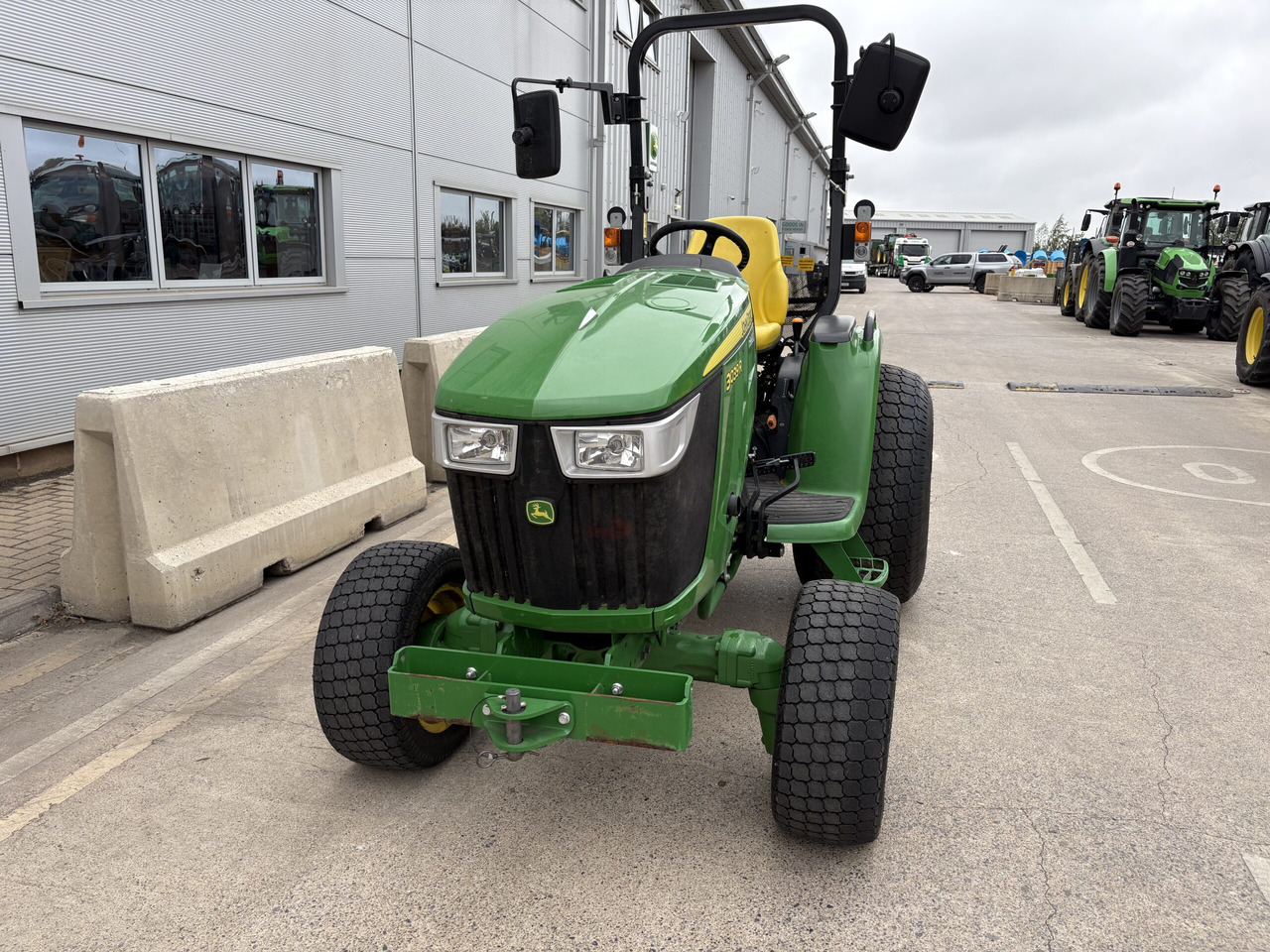 John Deere 3039R Compact Tractor - Mali traktor: slika 3 John Deere 3039R Compact Tractor - Mali traktor: slika 3