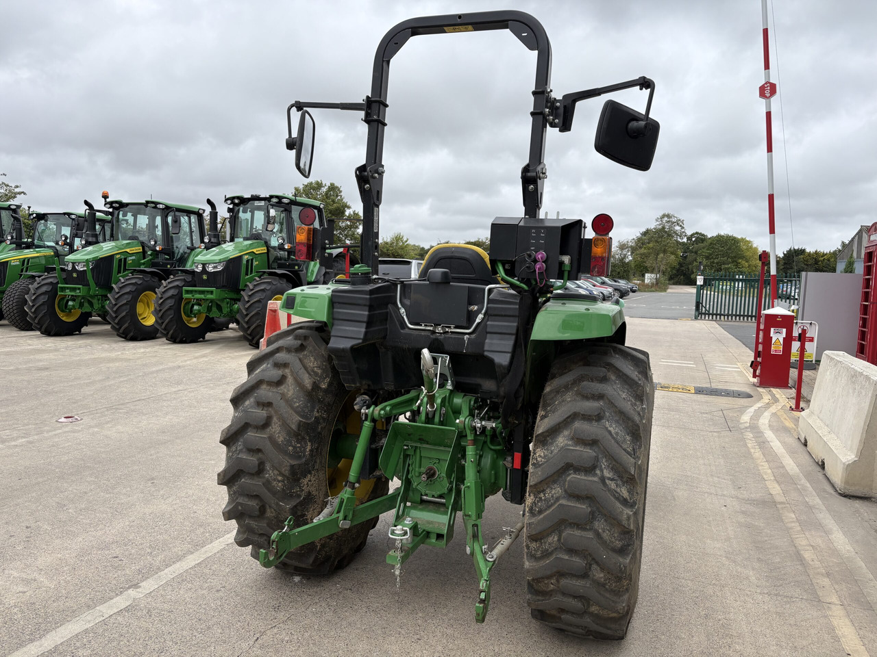 John Deere 4052M Compact Tractor - Mali traktor: slika 4 John Deere 4052M Compact Tractor - Mali traktor: slika 4