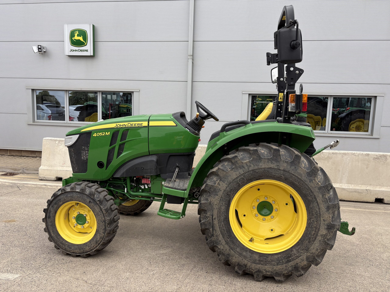 John Deere 4052M Compact Tractor - Mali traktor: slika 1 John Deere 4052M Compact Tractor - Mali traktor: slika 1