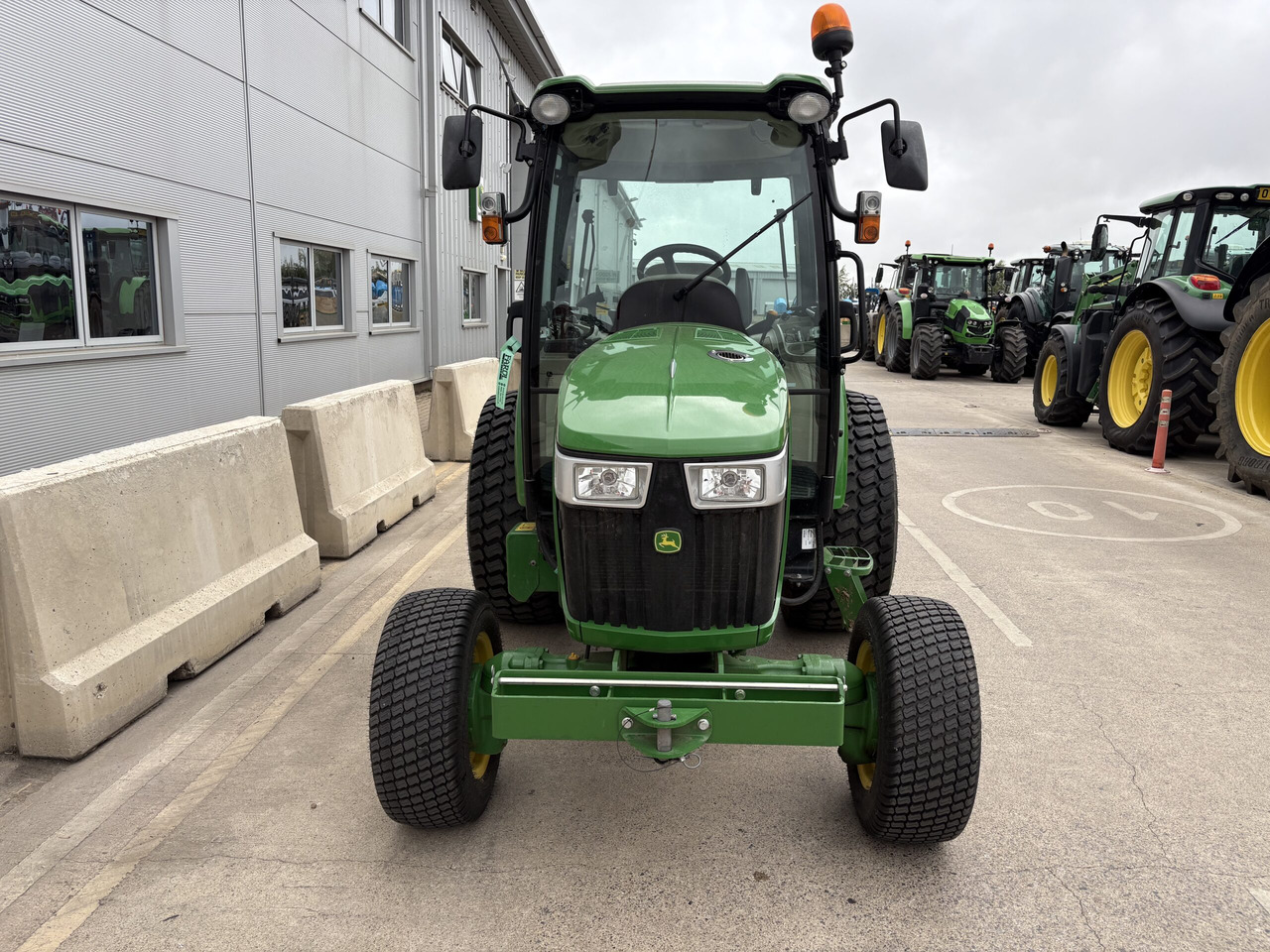 John Deere 4066R Compact Tractor - Mali traktor: slika 2 John Deere 4066R Compact Tractor - Mali traktor: slika 2
