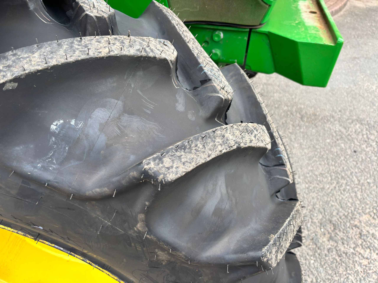 John Deere 6115R - Traktor: slika 2 John Deere 6115R - Traktor: slika 2