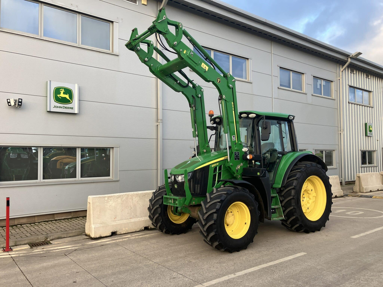 John Deere 6120M - Traktor: slika 1 John Deere 6120M - Traktor: slika 1