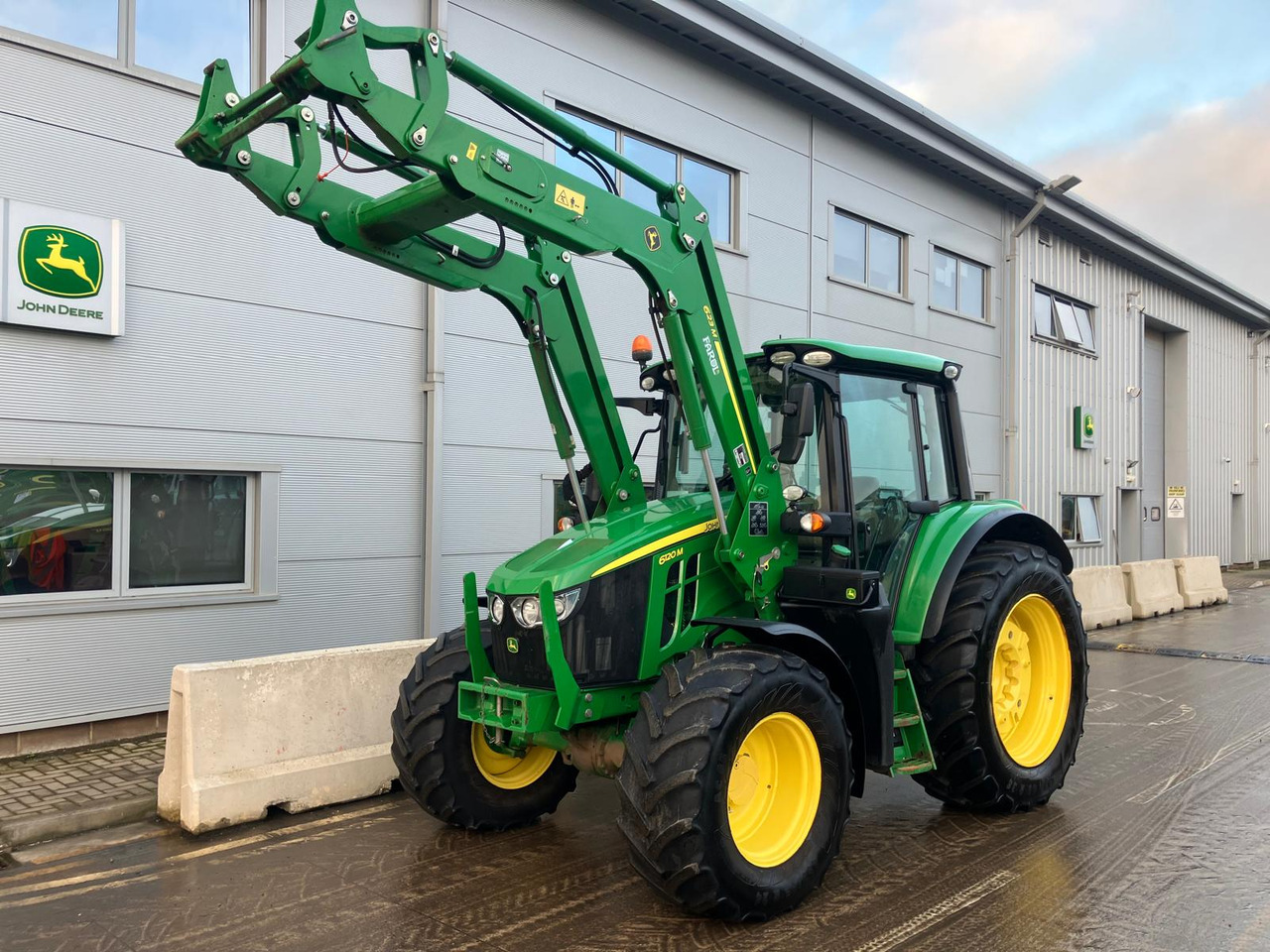 John Deere 6120M - Traktor: slika 1 John Deere 6120M - Traktor: slika 1