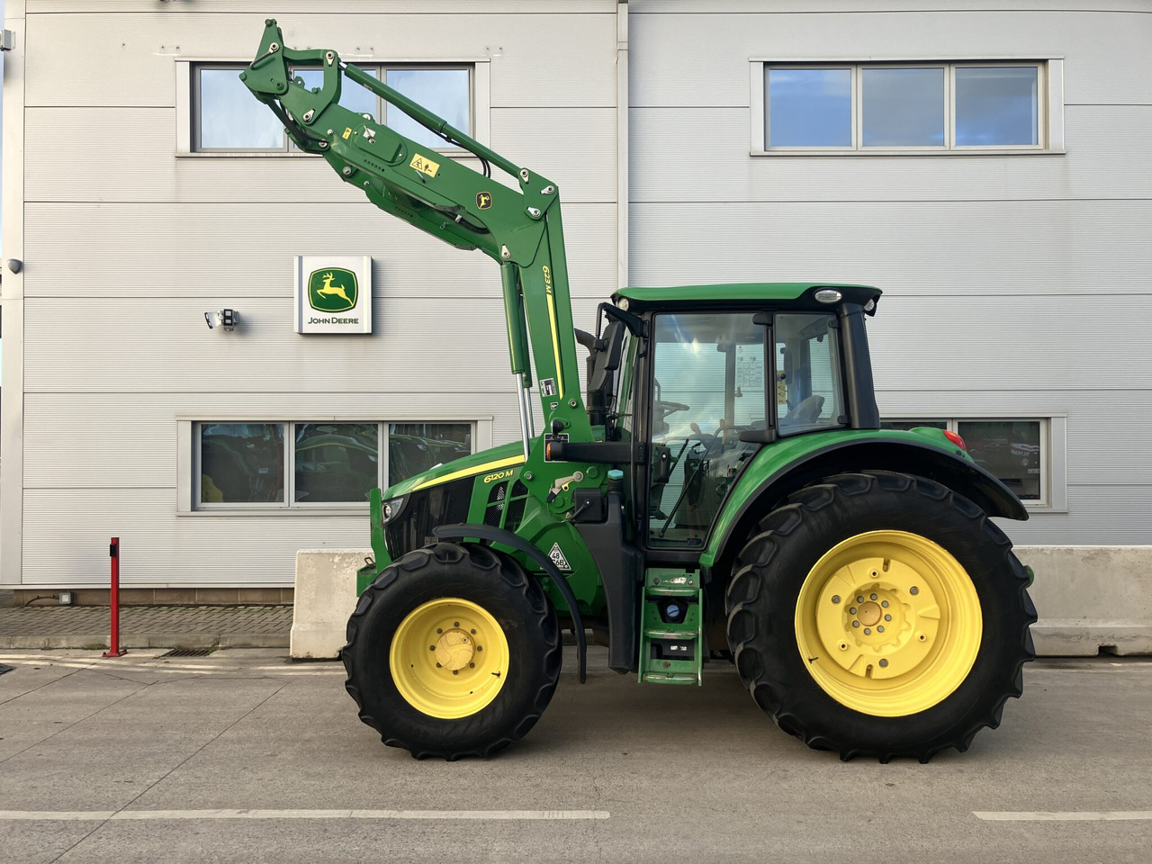 John Deere 6120M - Traktor: slika 2 John Deere 6120M - Traktor: slika 2
