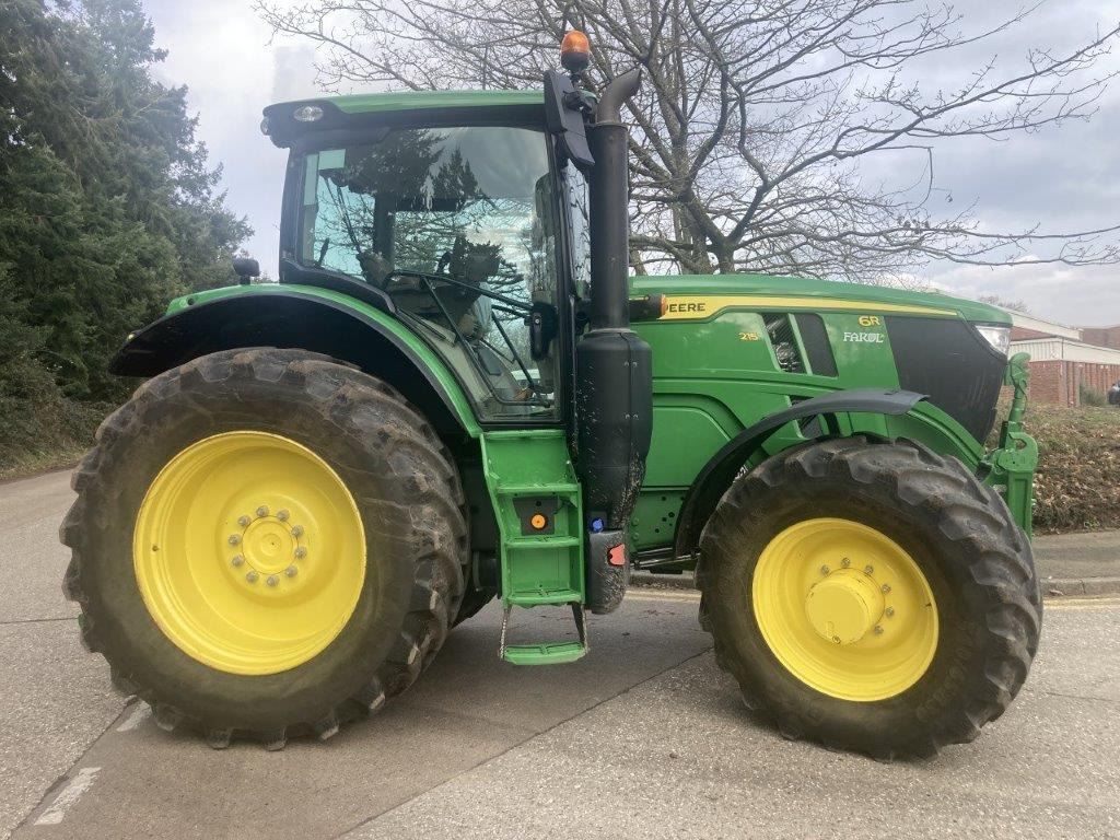 John Deere 6215R - Traktor: slika 1 John Deere 6215R - Traktor: slika 1