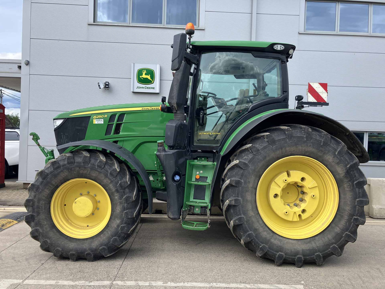 John Deere 6250R - Traktor: slika 2 John Deere 6250R - Traktor: slika 2