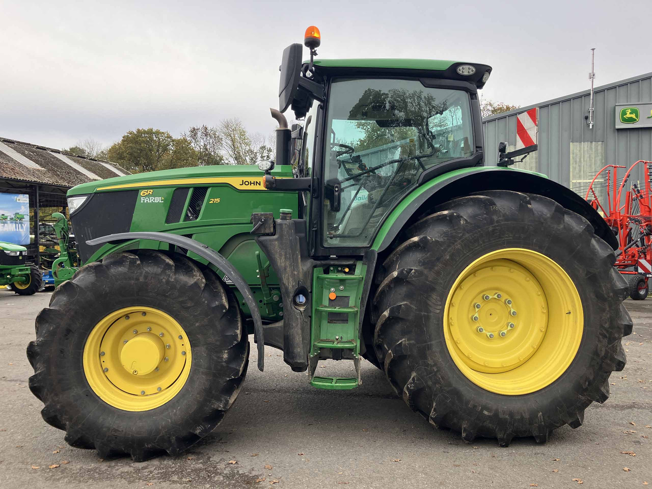 John Deere 6R 215 - Traktor: slika 2 John Deere 6R 215 - Traktor: slika 2