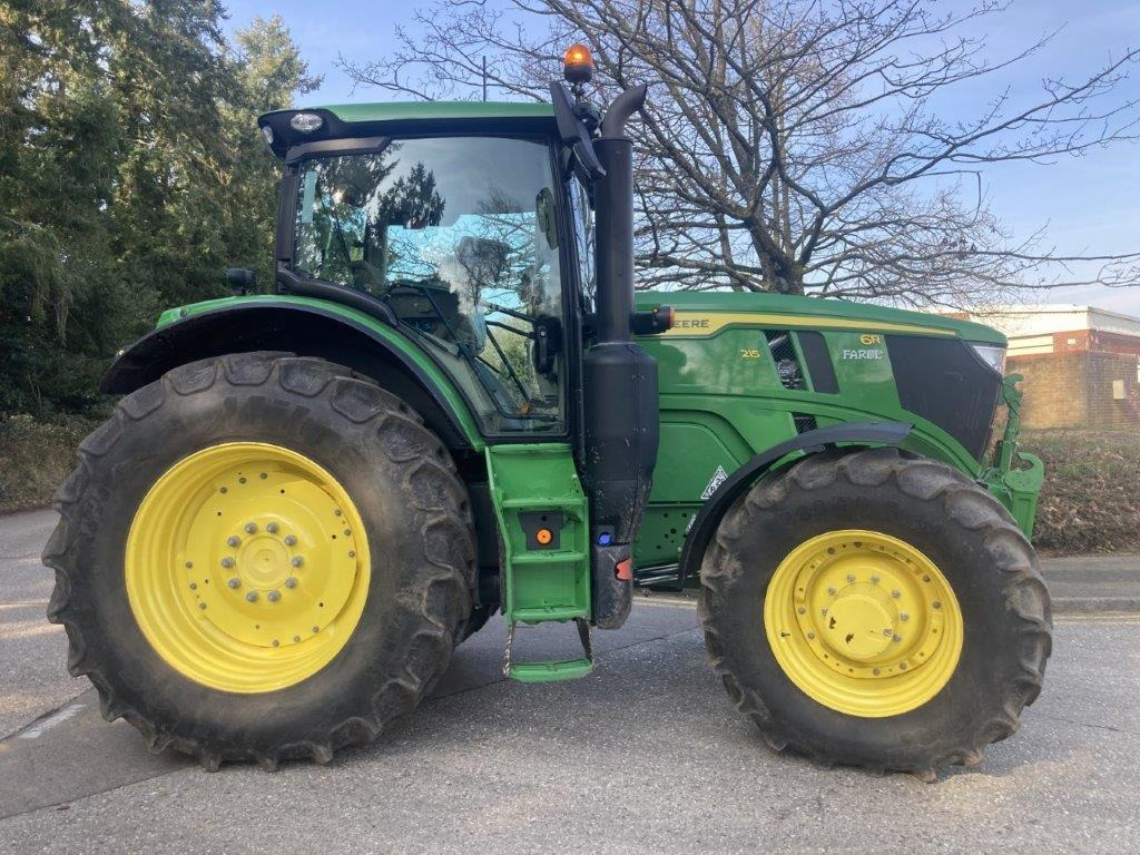 John Deere 6R 215 - Traktor: slika 1 John Deere 6R 215 - Traktor: slika 1