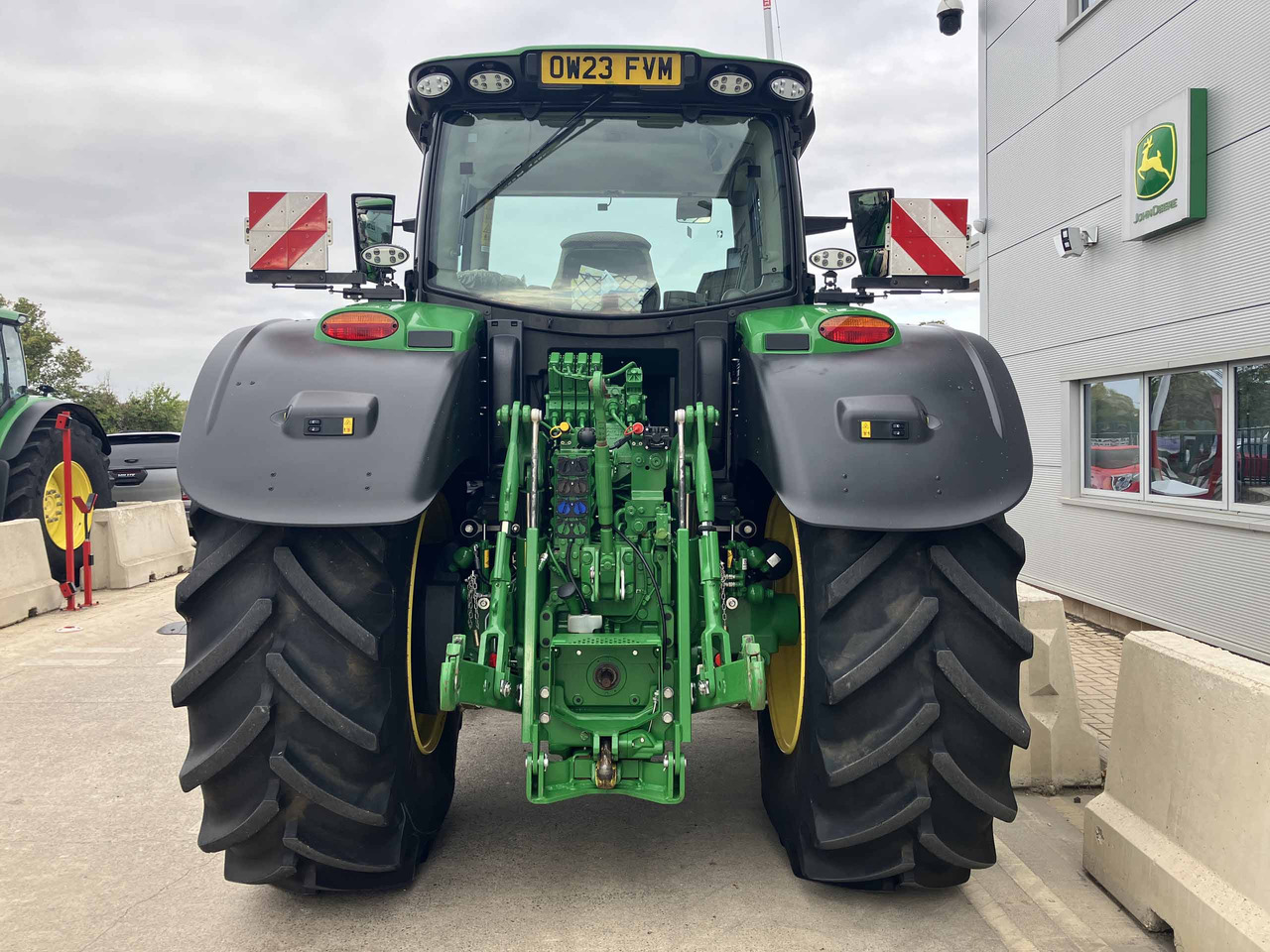 John Deere 6R 215 - Traktor: slika 4 John Deere 6R 215 - Traktor: slika 4
