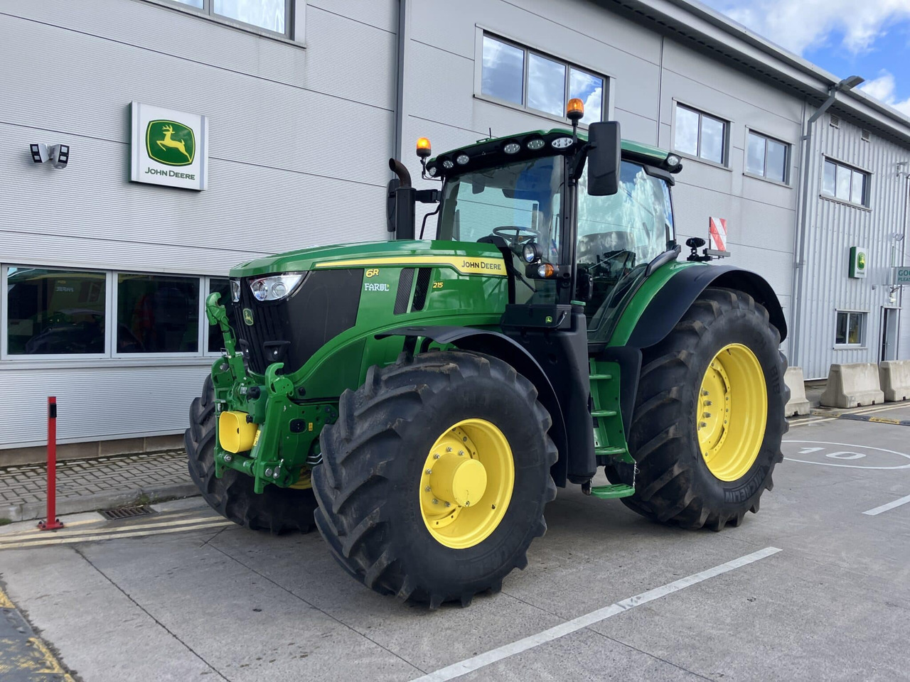 John Deere 6R 215 - Traktor: slika 1 John Deere 6R 215 - Traktor: slika 1