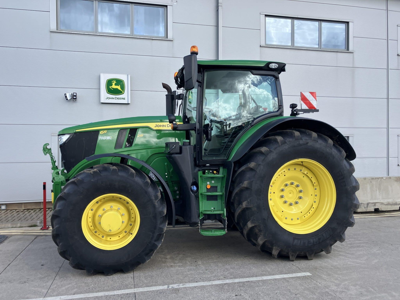 John Deere 6R 215 - Traktor: slika 2 John Deere 6R 215 - Traktor: slika 2