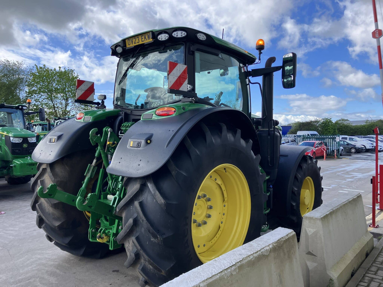 John Deere 6R 215 - Traktor: slika 5 John Deere 6R 215 - Traktor: slika 5