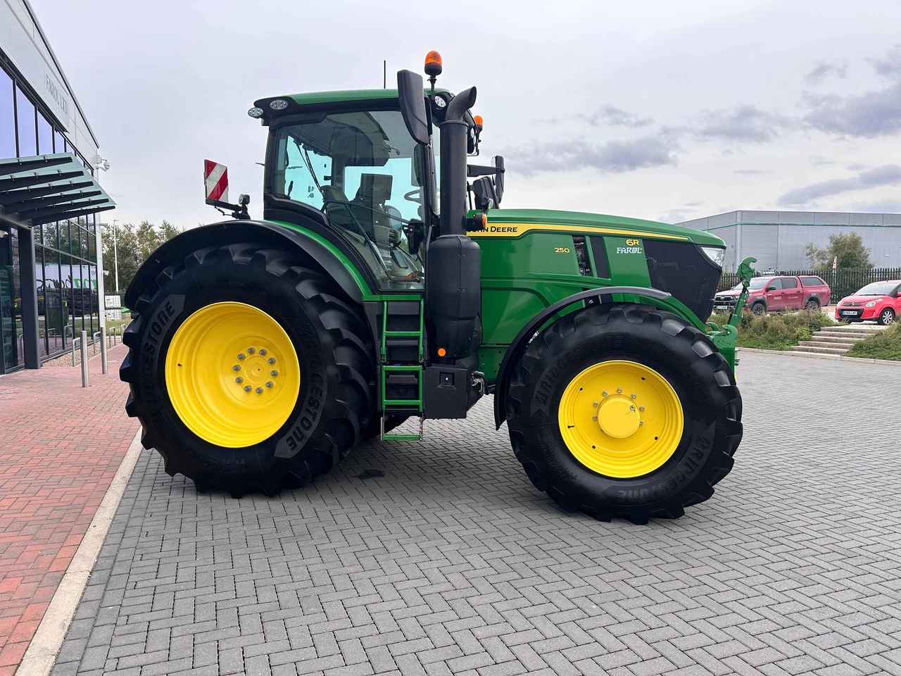 John Deere 6R 250 - Traktor: slika 4 John Deere 6R 250 - Traktor: slika 4