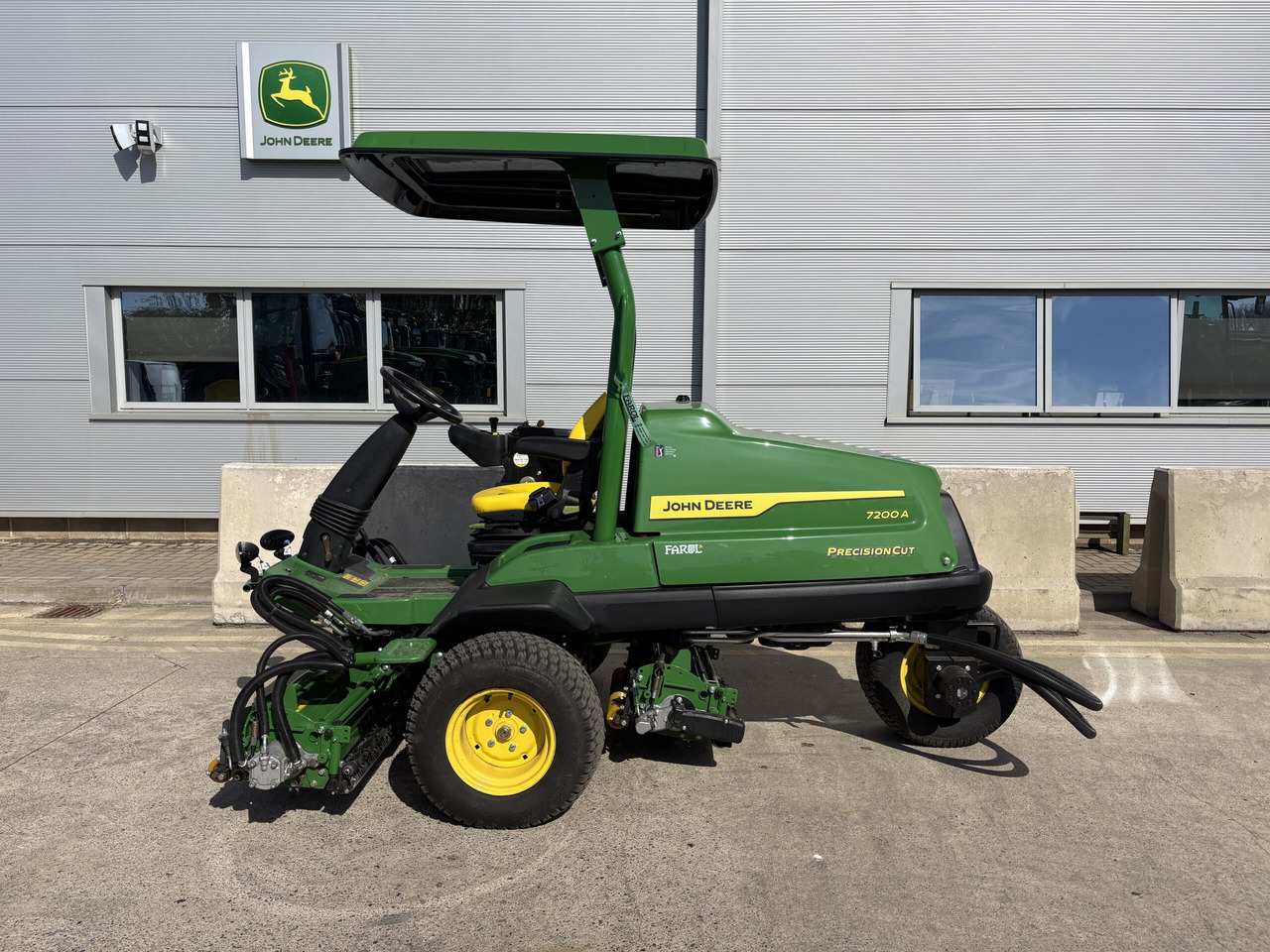 John Deere 7200A Trim & Surrounds mower - Baštenska kosačica: slika 1 John Deere 7200A Trim & Surrounds mower - Baštenska kosačica: slika 1