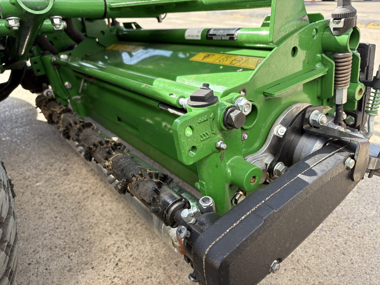 John Deere 7200A Trim & Surrounds mower - Baštenska kosačica: slika 5 John Deere 7200A Trim & Surrounds mower - Baštenska kosačica: slika 5