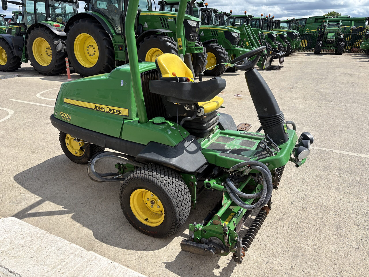 John Deere 7200A Triple Mower - Baštenska kosačica: slika 2 John Deere 7200A Triple Mower - Baštenska kosačica: slika 2