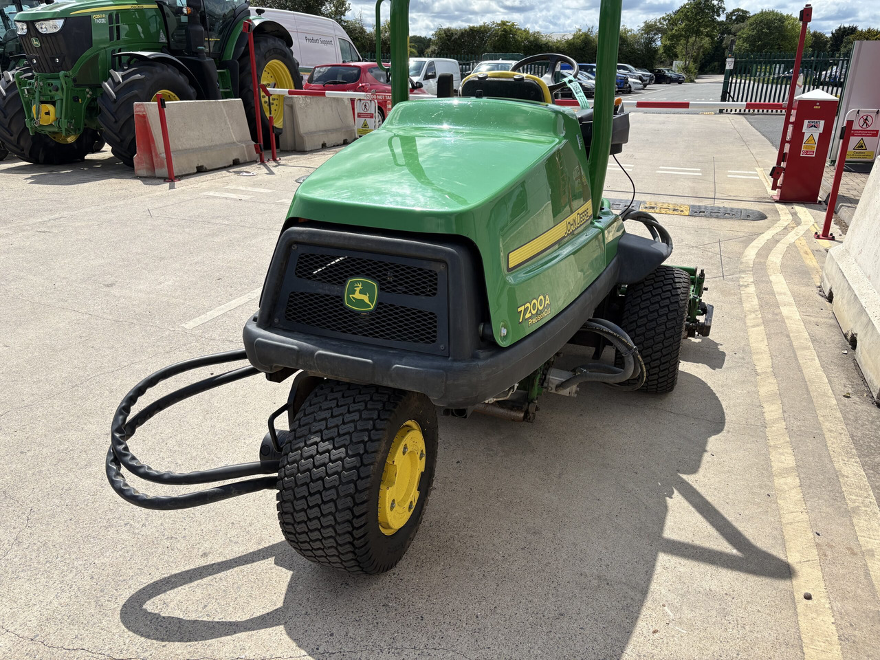 John Deere 7200A Triple Mower - Baštenska kosačica: slika 4 John Deere 7200A Triple Mower - Baštenska kosačica: slika 4