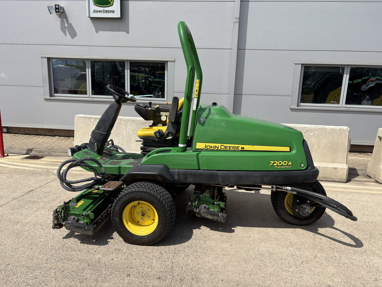 John Deere 7200A Triple Mower - Baštenska kosačica: slika 1 John Deere 7200A Triple Mower - Baštenska kosačica: slika 1