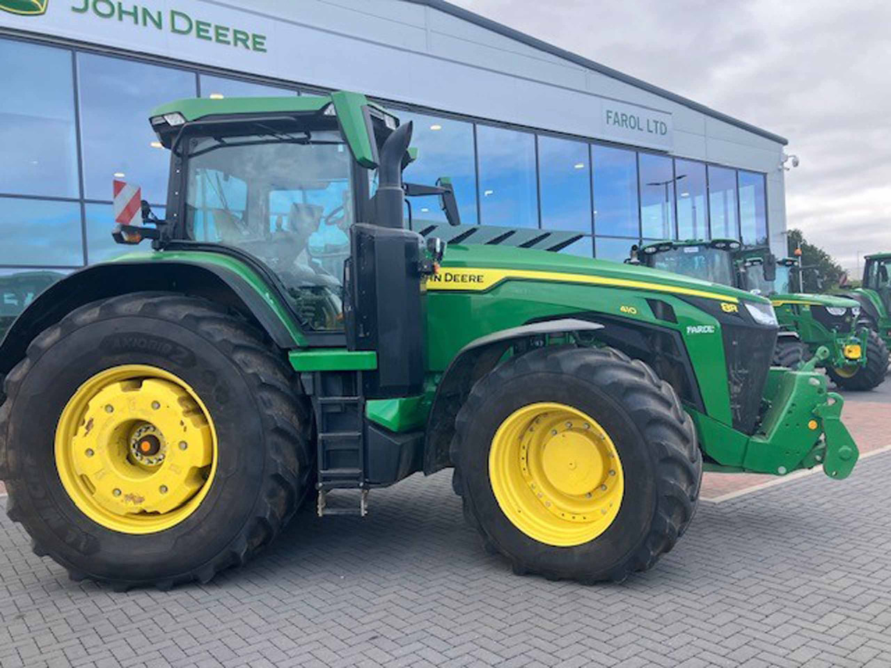John Deere 8R 410 - Traktor: slika 1 John Deere 8R 410 - Traktor: slika 1