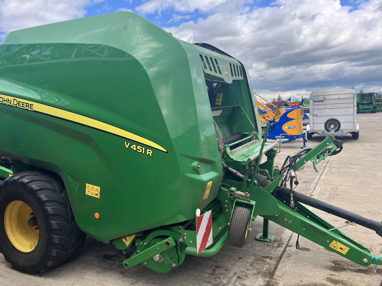 John Deere V451R - Oprema za prevrtanje i razlaganje: slika 3 John Deere V451R - Oprema za prevrtanje i razlaganje: slika 3