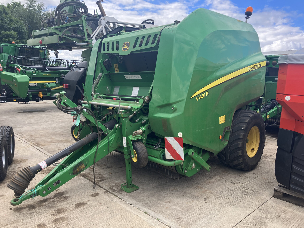 John Deere V451R - Oprema za prevrtanje i razlaganje: slika 1 John Deere V451R - Oprema za prevrtanje i razlaganje: slika 1