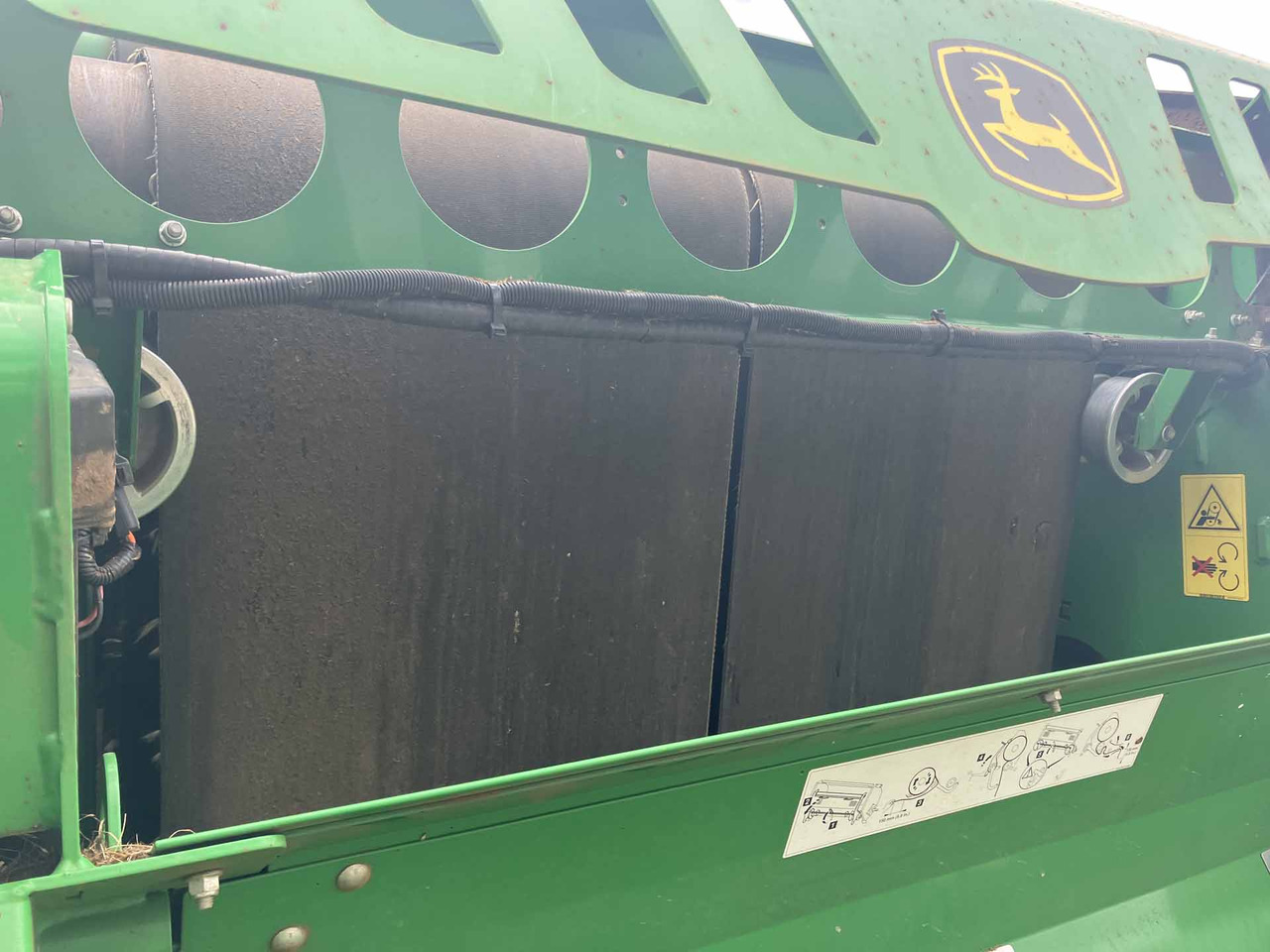 John Deere V451R - Oprema za prevrtanje i razlaganje: slika 4 John Deere V451R - Oprema za prevrtanje i razlaganje: slika 4