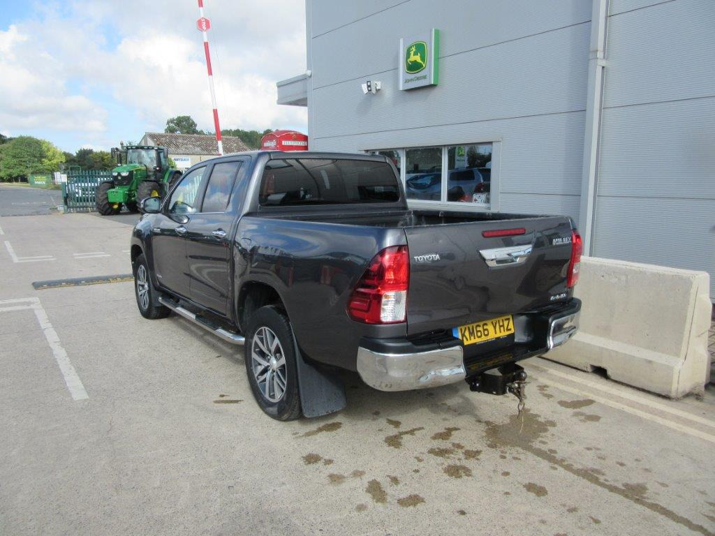 TOYOTA HILUX INVINCIBLE D-4D - Pikap: slika 5 TOYOTA HILUX INVINCIBLE D-4D - Pikap: slika 5