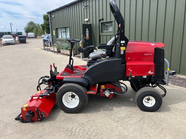 Toro LTF3000 Commercial Triple Flail Mower - Baštenska kosačica: slika 1 Toro LTF3000 Commercial Triple Flail Mower - Baštenska kosačica: slika 1