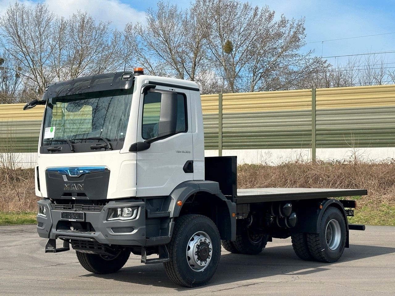 MAN TGM 18.320 4x4 Euro 6e Plato - Kamion sa tovarnim sandukom: slika 1 MAN TGM 18.320 4x4 Euro 6e Plato - Kamion sa tovarnim sandukom: slika 1