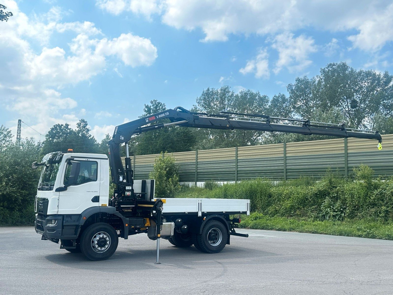 MAN TGM 18.320 4x4 Euro 6e Pritsche Hiab 228-4 Kran - Kamion sa dizalicom: slika 2 MAN TGM 18.320 4x4 Euro 6e Pritsche Hiab 228-4 Kran - Kamion sa dizalicom: slika 2