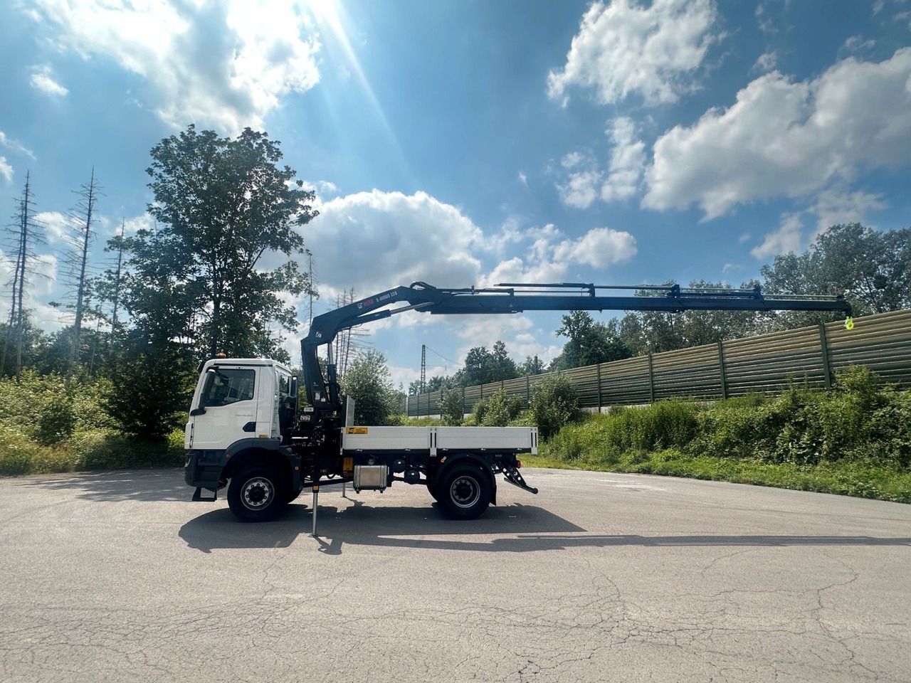 MAN TGM 18.320 4x4 Euro 6e Pritsche Hiab 228-4 Kran - Kamion sa dizalicom: slika 3 MAN TGM 18.320 4x4 Euro 6e Pritsche Hiab 228-4 Kran - Kamion sa dizalicom: slika 3