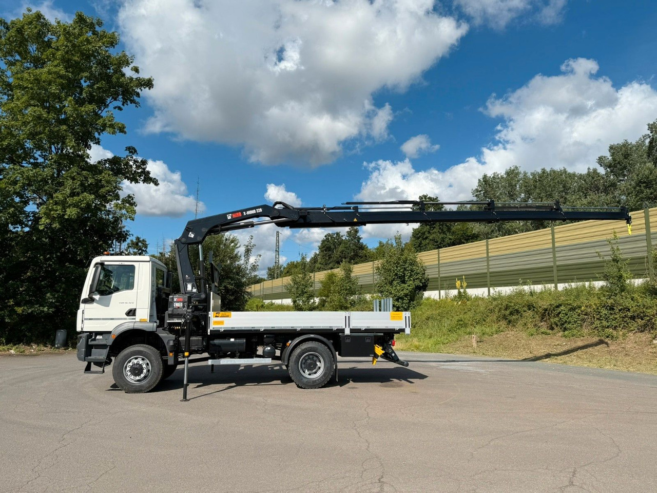 MAN TGM 18.320 4x4 Hiab 228-4 Kran - Kamion sa dizalicom: slika 2 MAN TGM 18.320 4x4 Hiab 228-4 Kran - Kamion sa dizalicom: slika 2