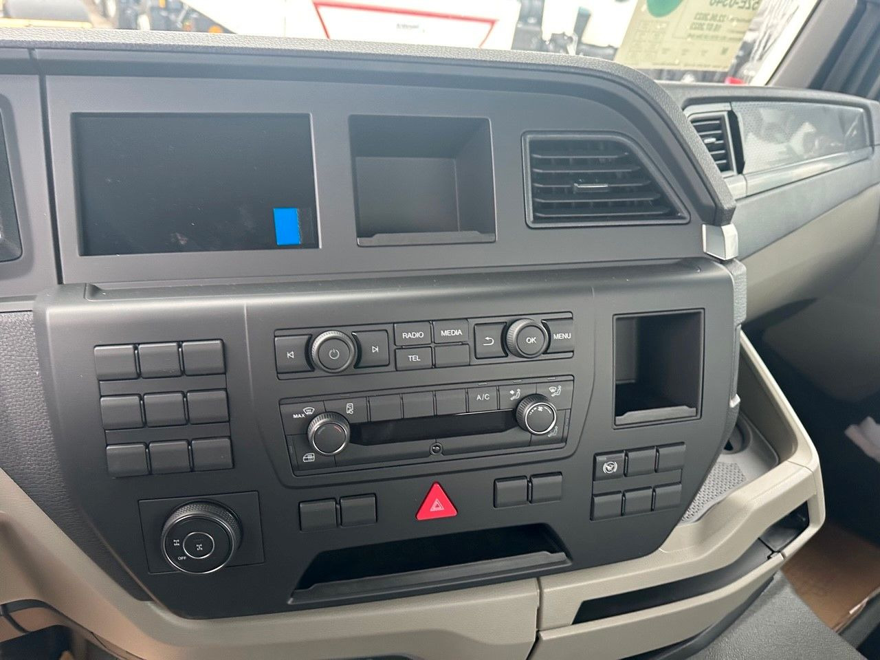MAN TGS 18.400 4x4 Euro 6e Hyva Absetzkipper - Istovarivač, Kamion sa dizalicom: slika 5 MAN TGS 18.400 4x4 Euro 6e Hyva Absetzkipper - Istovarivač, Kamion sa dizalicom: slika 5