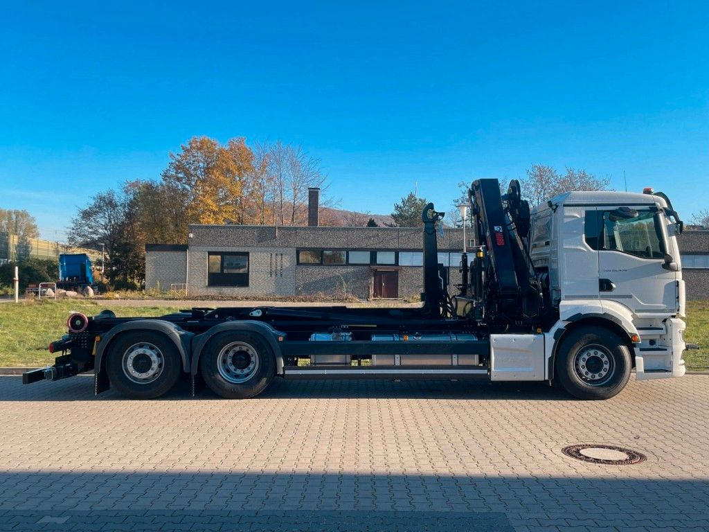 Kamion sa hidrauličnom kukom, Kamion sa dizalicom MAN TGS 26.470 6x2 Abrollkipper + Kran Hiab 228-6: slika 13