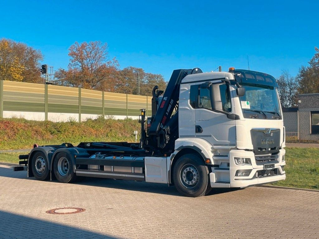Kamion sa hidrauličnom kukom, Kamion sa dizalicom MAN TGS 26.470 6x2 Abrollkipper + Kran Hiab 228-6: slika 14