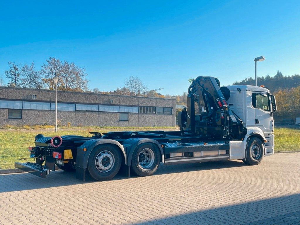 Kamion sa hidrauličnom kukom, Kamion sa dizalicom MAN TGS 26.470 6x2 Abrollkipper + Kran Hiab 228-6: slika 12