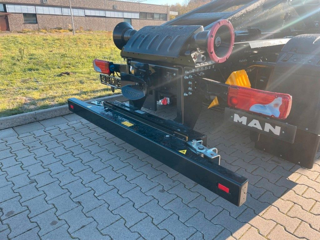 Kamion sa hidrauličnom kukom, Kamion sa dizalicom MAN TGS 26.470 6x2 Abrollkipper + Kran Hiab 228-6: slika 18